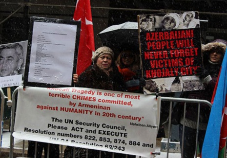 Azerbaijanis hold rally outside UN headquarters - PHOTOS